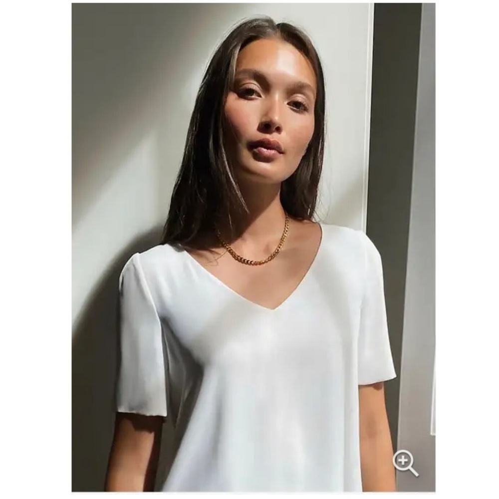 Babaton White V-Neck Short Sleeve Top M